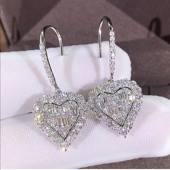 New Heart Shape Baguette Cut Zircon Leverback Earr - Picture 3 of 5